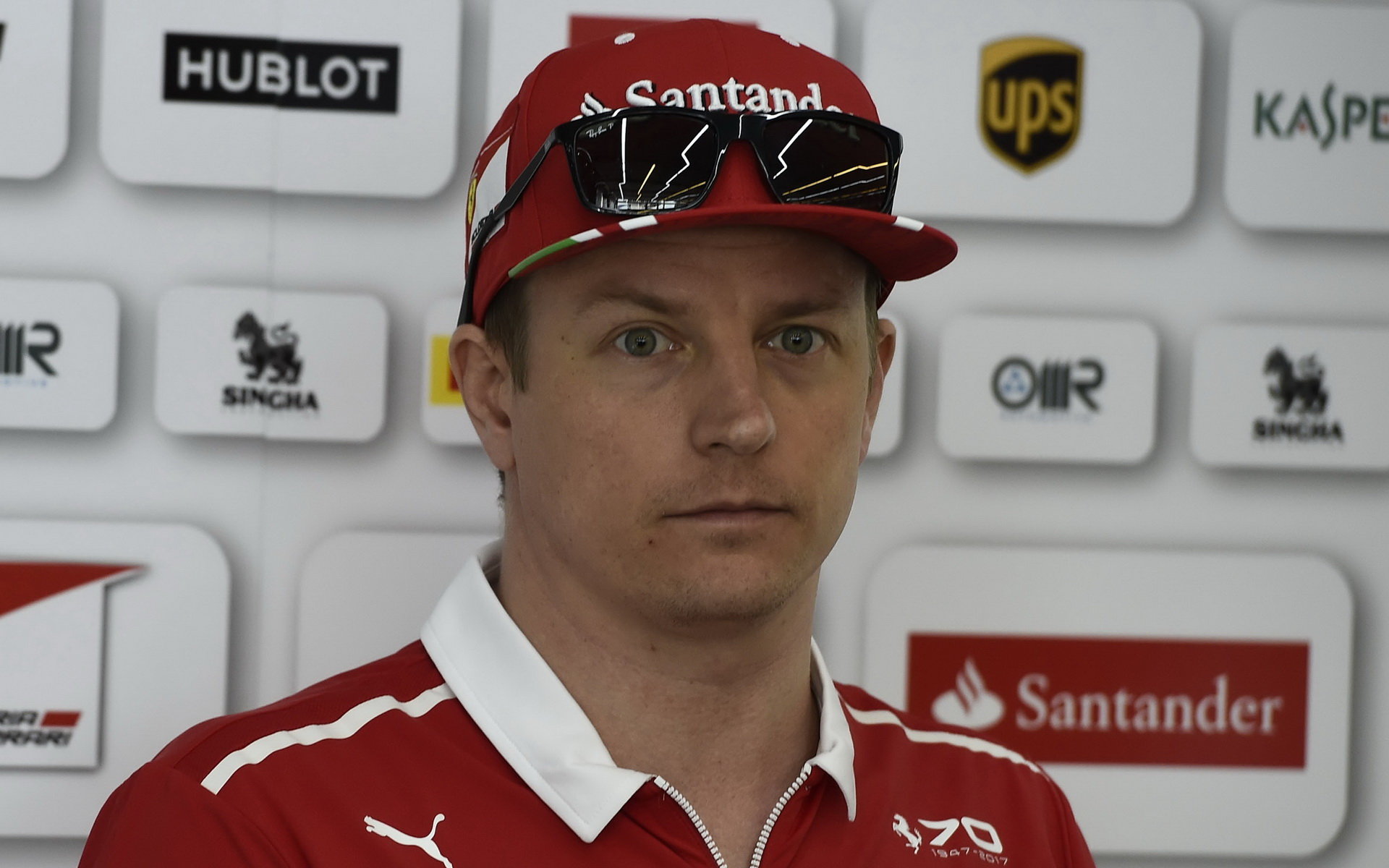 Kimi Räikkönen skončil příliš brzy, tak alespoň udělal radost jednomu z malých fanoušků