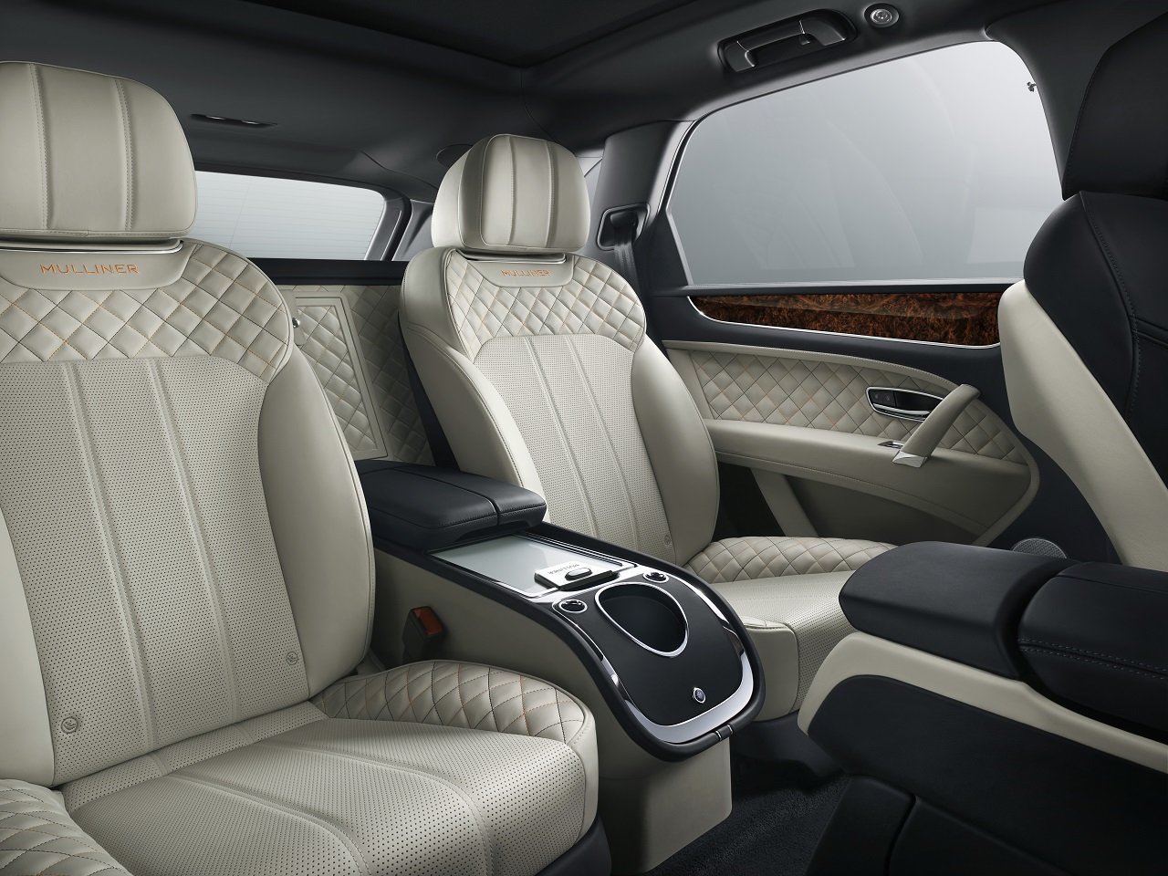 Interiér vozu Bentley Bentayga v edici Mullinear