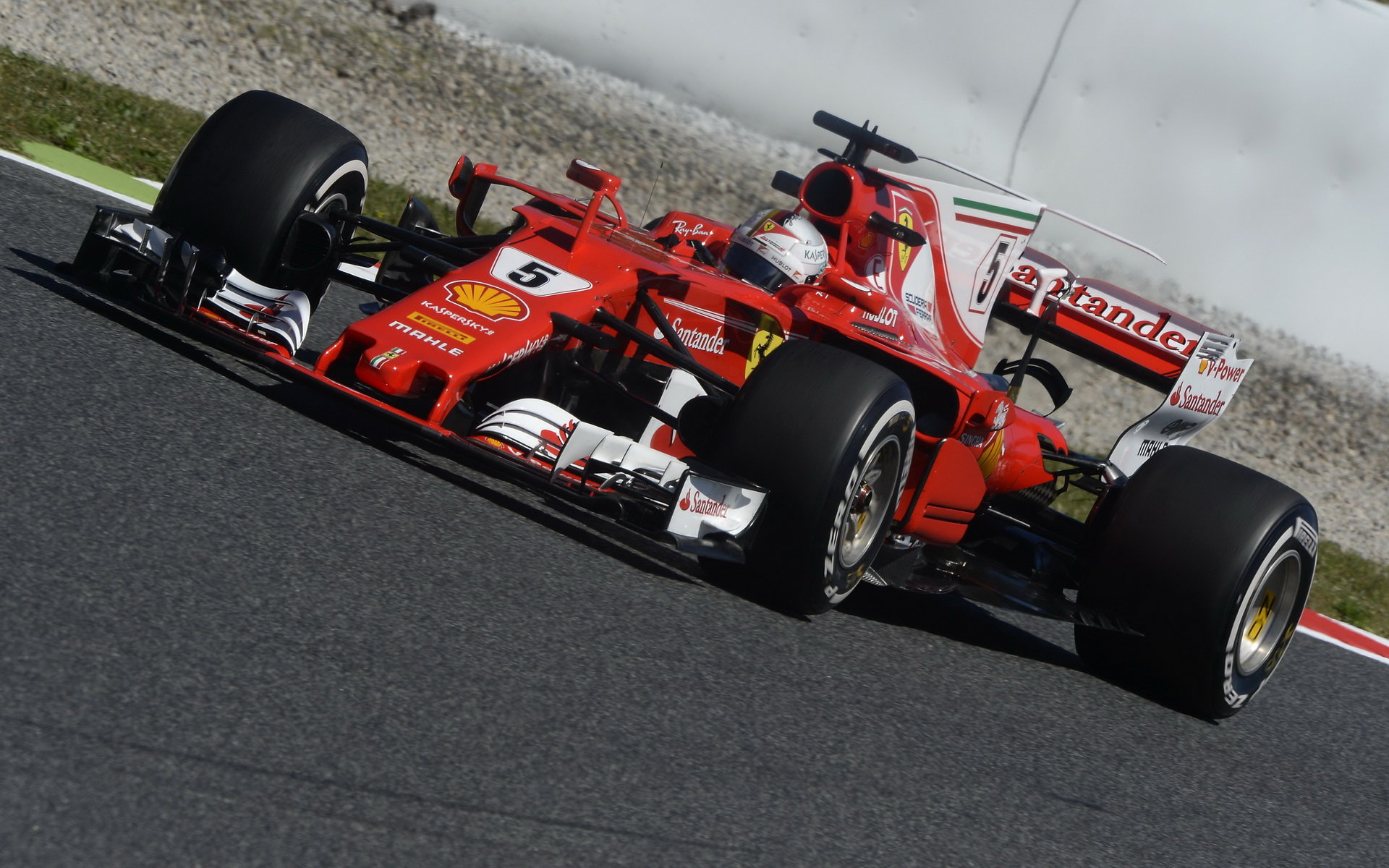 Sebastian Vettel po potížích v tréninku zabojoval, ale přestože téměř polovinu závodu vedl, skončil druhý