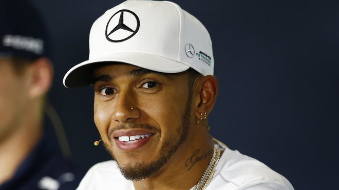Lewis Hamilton vidí situaci u Ferrari jasně