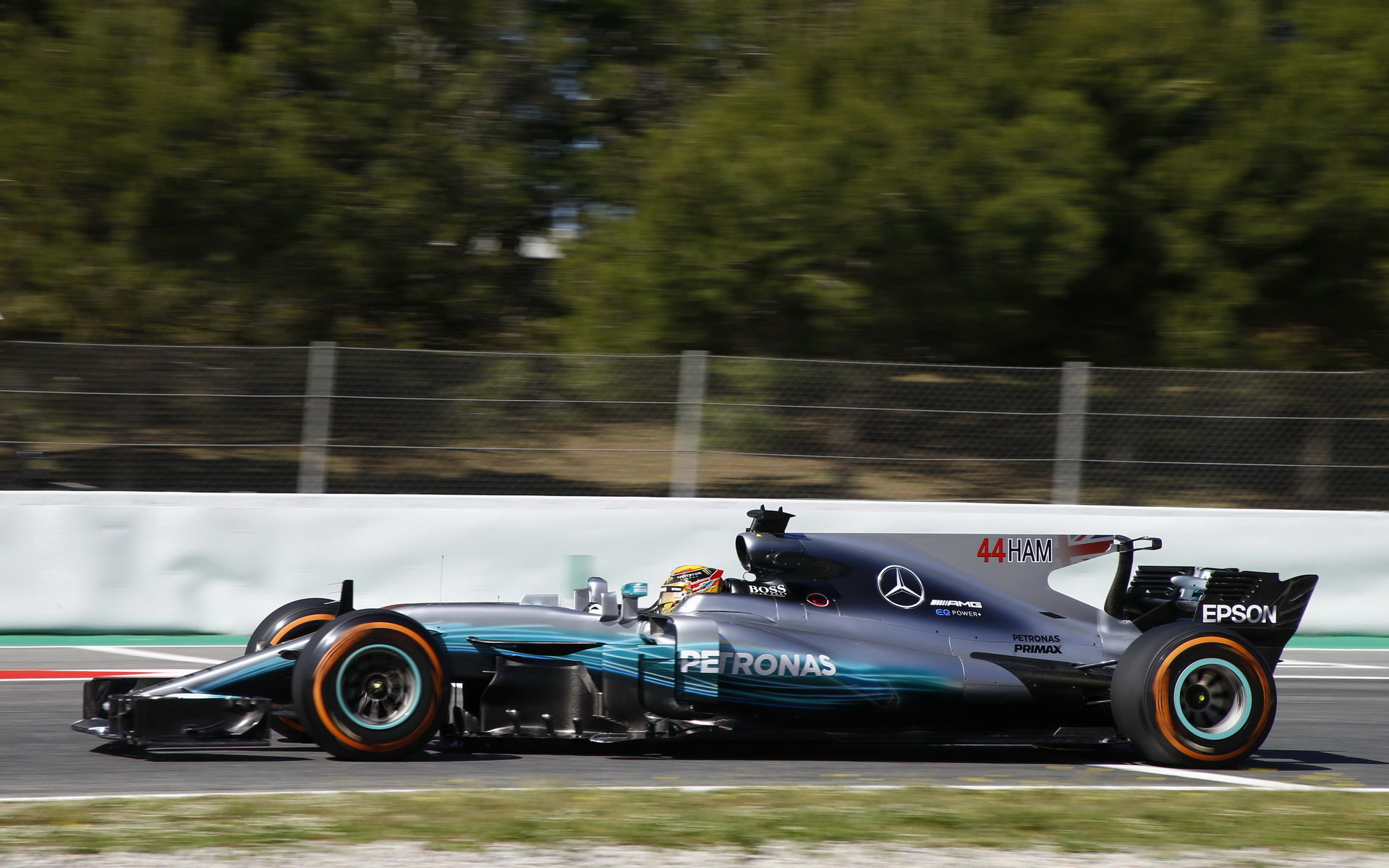 Lewis Hamilton má na svém kontě druhé vítězství v letošní sezóně