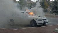 BMW řady 3 v plamenech