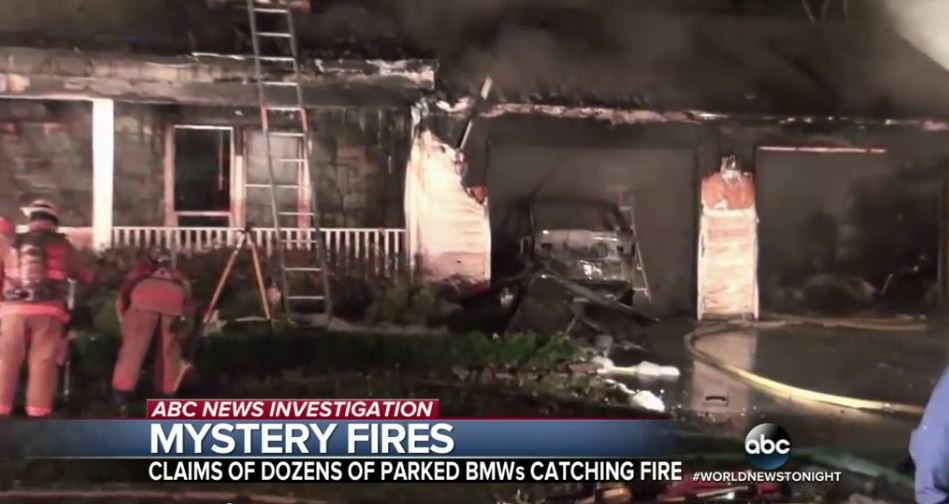 BMW zaparkované v garáži způsobilo požár celého domu