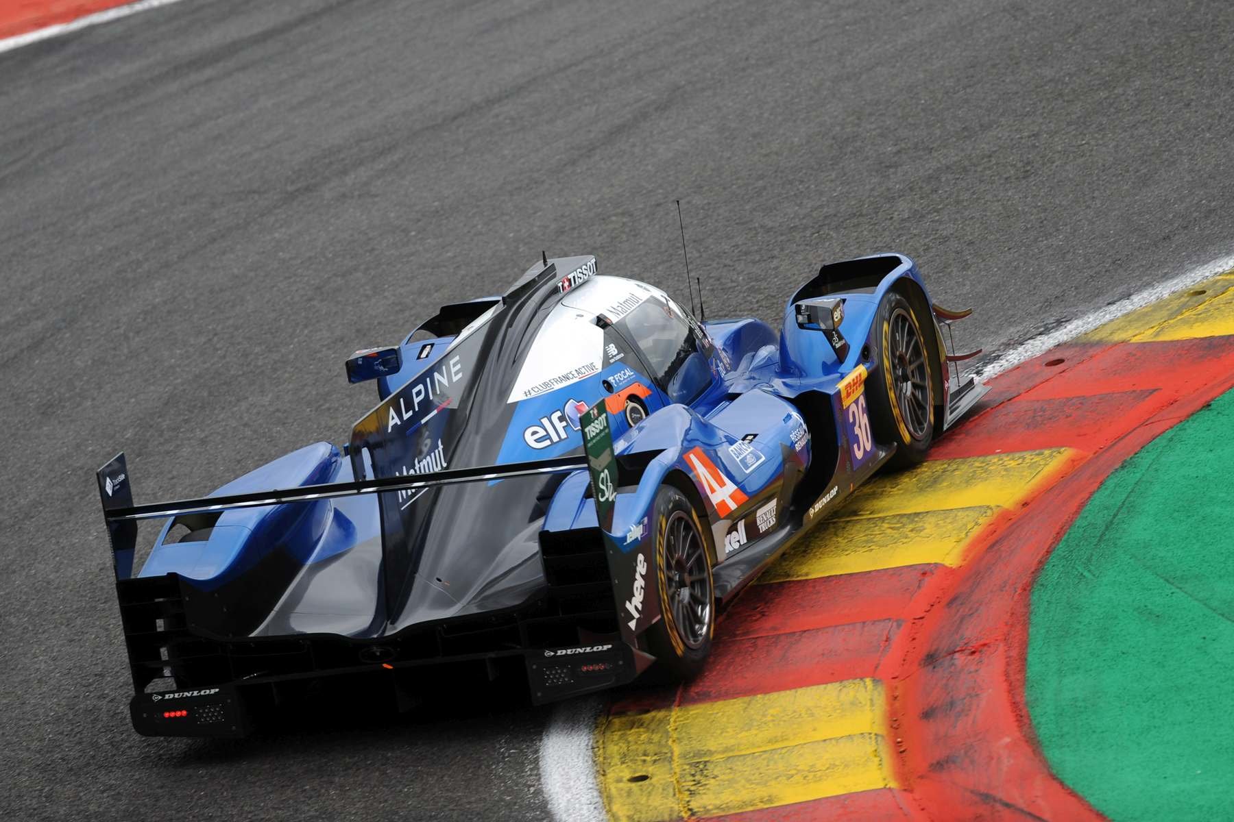 Prototyp Alpine A470 týmu Signatech Alpine Matmut s posádkou Romain Dumas, Gustavo Menezes, Matt Rao