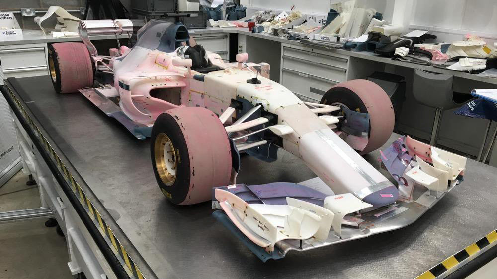 Zmenšený model vozu F1 pro vývoj v aerodynamickém tunelu