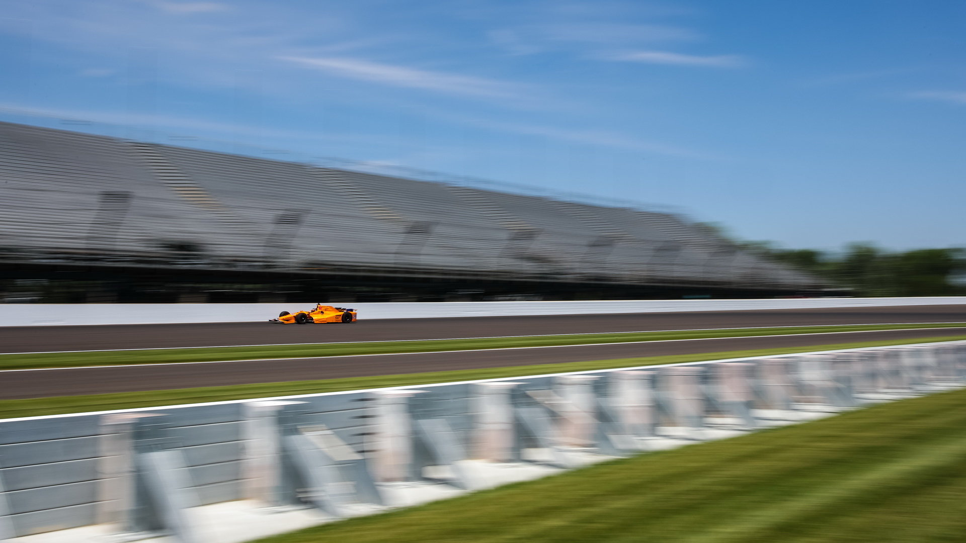 Fernando Alonso během oficiálních tréninků na Indy 500