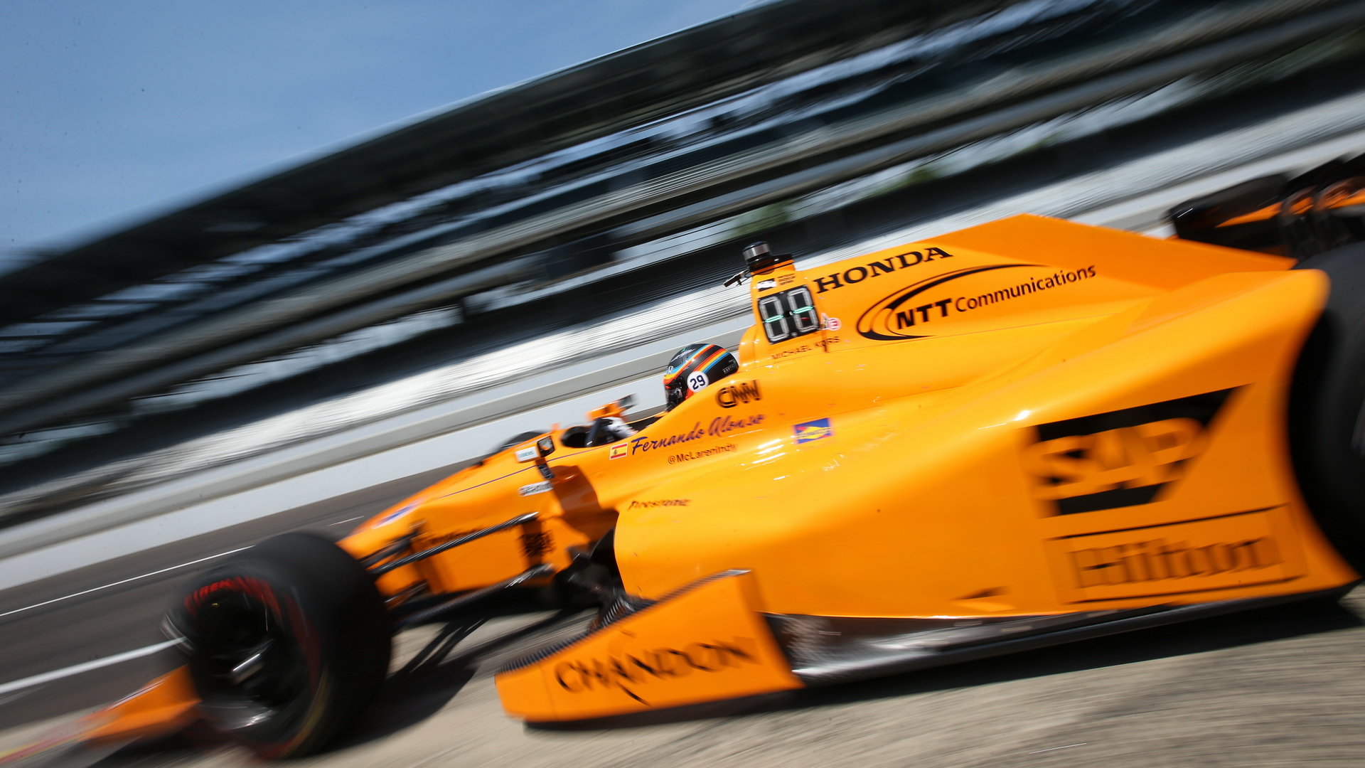 Fernando Alonso v loňském závodě Indy500 kvůli motoru Honda nedojel do cíle, přesto v americké sérii zapůsobil velmi dobrým dojmem