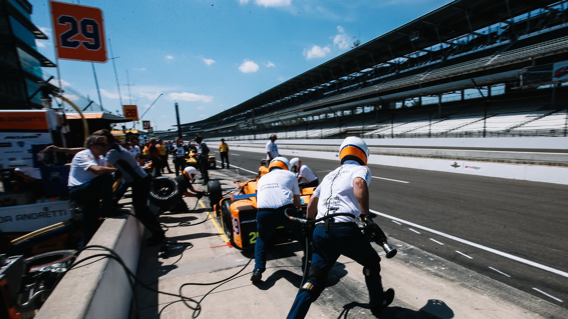 Fernando Alonso během oficiálních tréninků na Indy 500