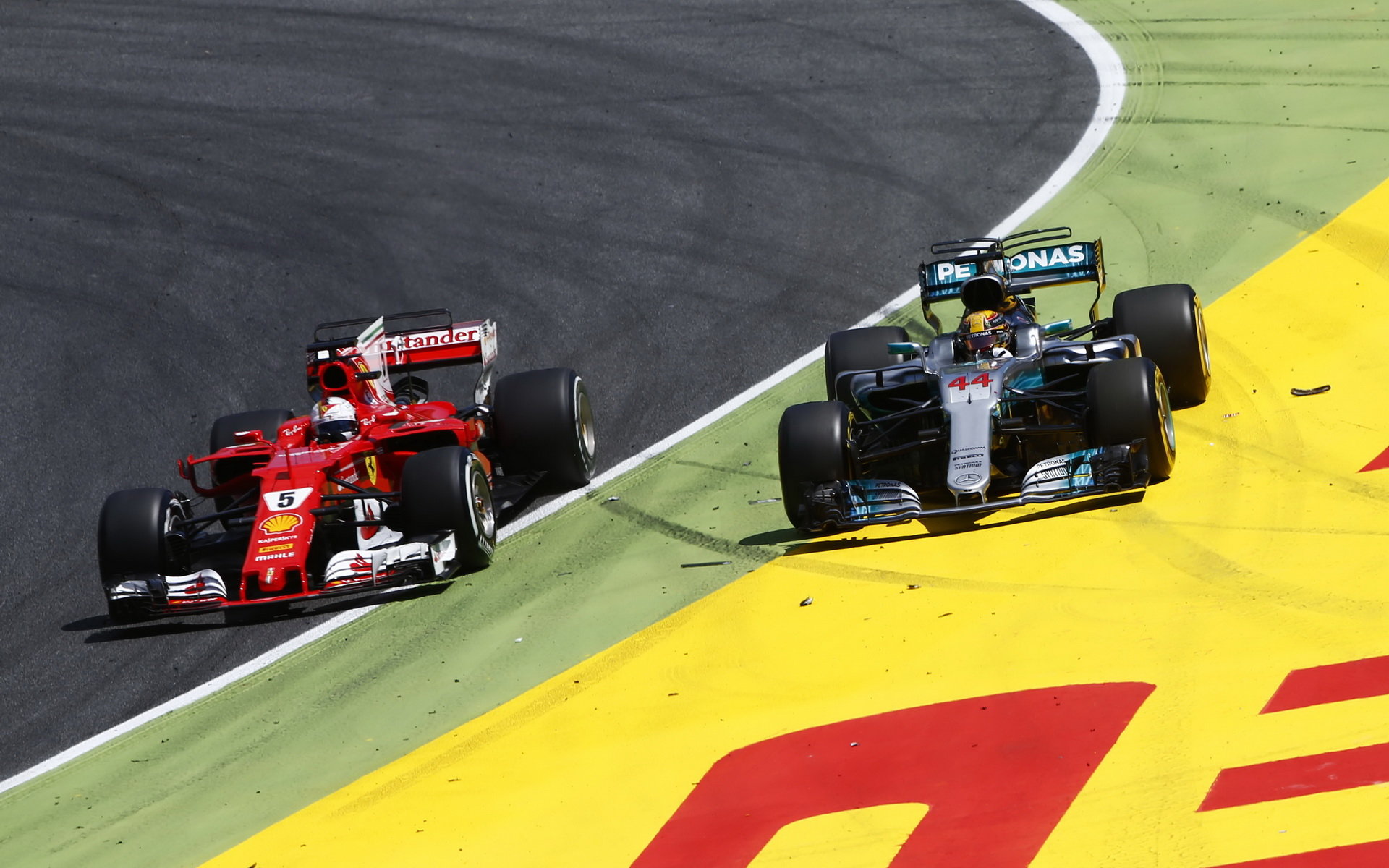 Sebastian Vettel letos na dráze na Lewise Hamiltona nestačil