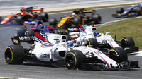 Felipe Massa s poškozeným předním křídlem v závodě v Barceloně