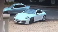 Řidič Porsche 911 vyvázl z pokusu o únos jen díky svým rychlým reakcím