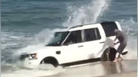 Land Rover Discovery málem zůstal napospas oceánu