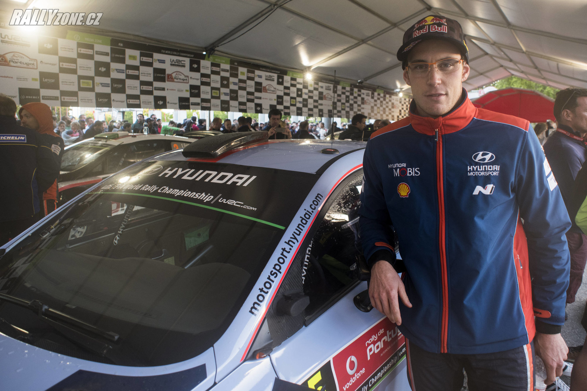 Thiery Neuville získal jako třetí neskandinávec v historii vítězství na Rally Sweden
