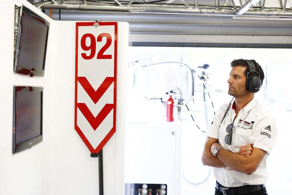 Mark Webber v garáži Porsche GT Team při závodě WEC ve SPA-Francorchamps