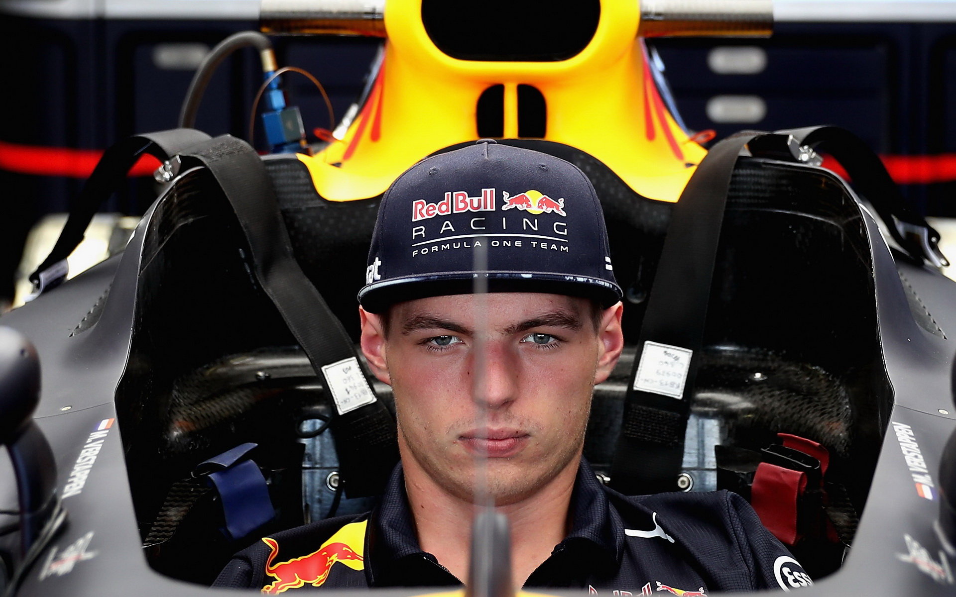 Max Verstappen v kokpitu svého Red Bullu