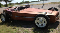 Karmann Ghia 1970 s dřevěnou karoserií ve tvaru rakve