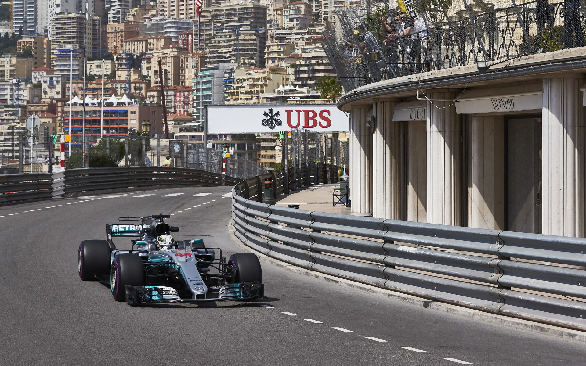 Lewis Hamilton skončil loni v Monte-Carlu až na sedmém místě