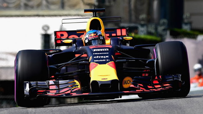 Daniel Ricciardo v Monaku porazil Mercedesy a skončil na pódiu