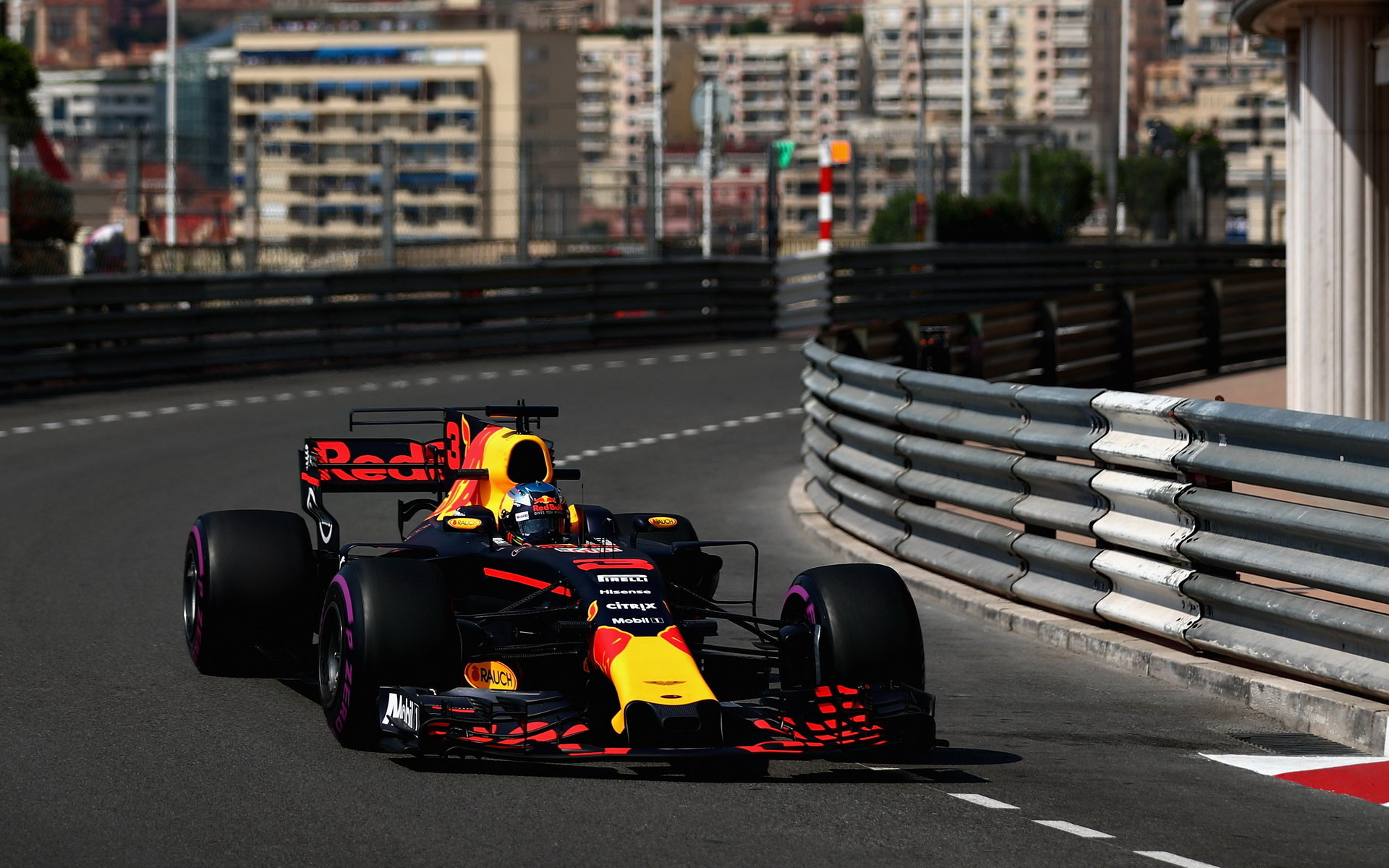 Daniel Ricciardo s Red Bullem v Monaku