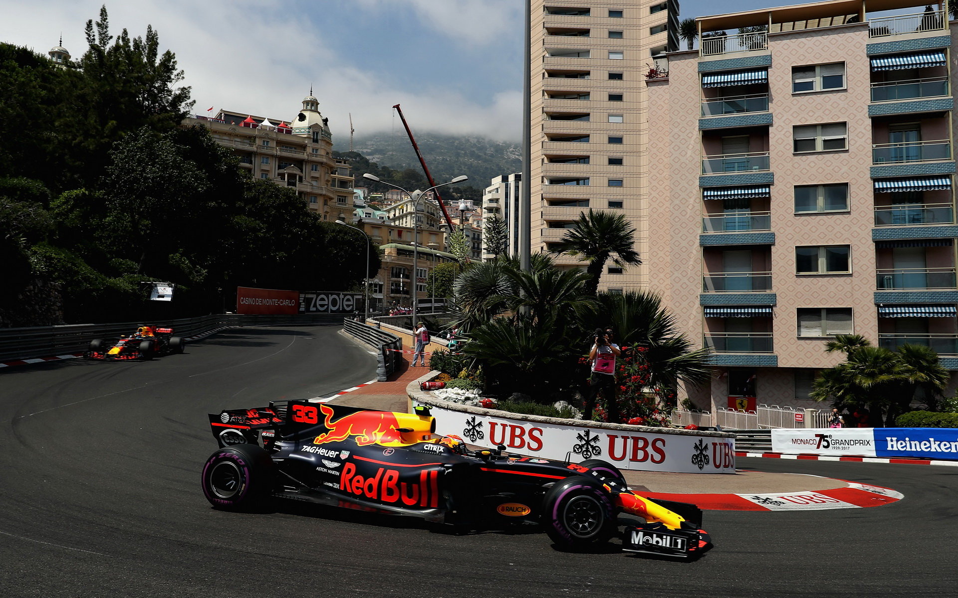 Max Verstappen dojel do cíle v Monaku až pátý, zatímco jeho týmový kolega Daniel Ricciardo startující za ním skončil na pódiu