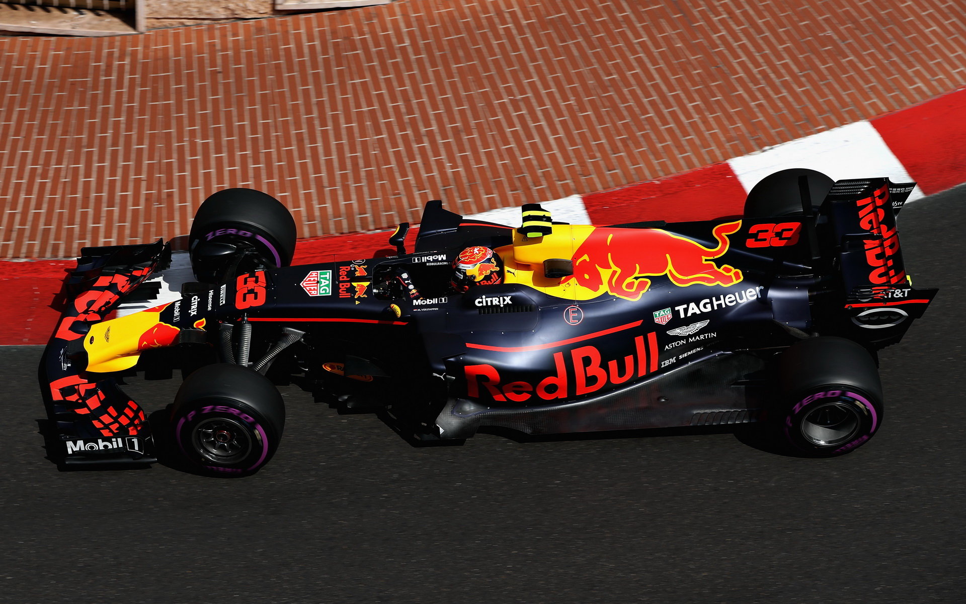 Max Verstappen při tréninku v Monaku