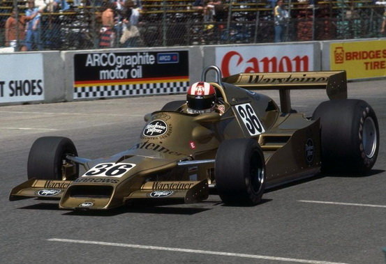 Rolf Stommelen za volantem Arrows FA1 Ford při GP USA západ 1978 v Long Beach