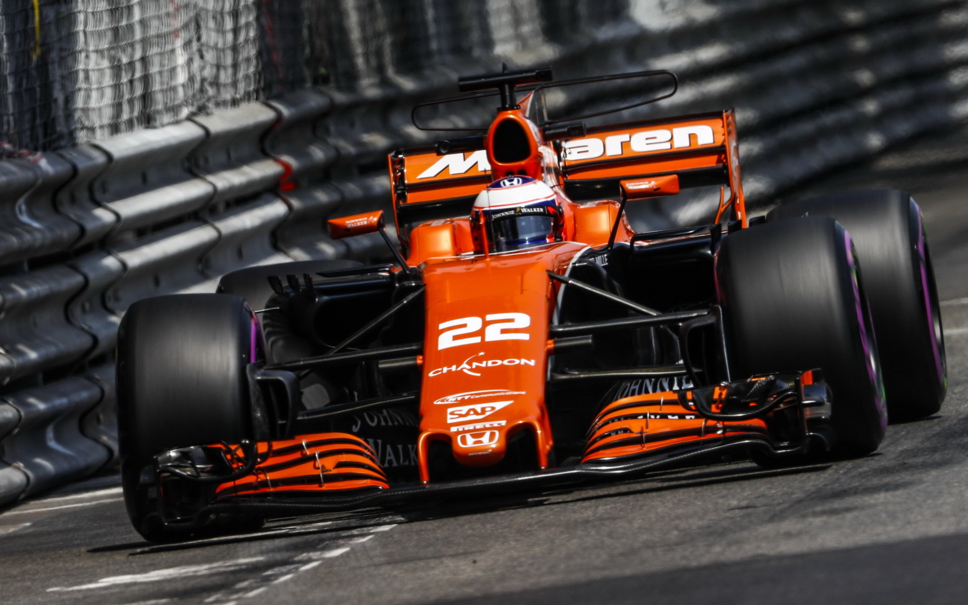 McLaren v Monaku postoupil po dalším vylepšení šasi s oběma auty do Q3, v neděli ale odjel opět bez bodu