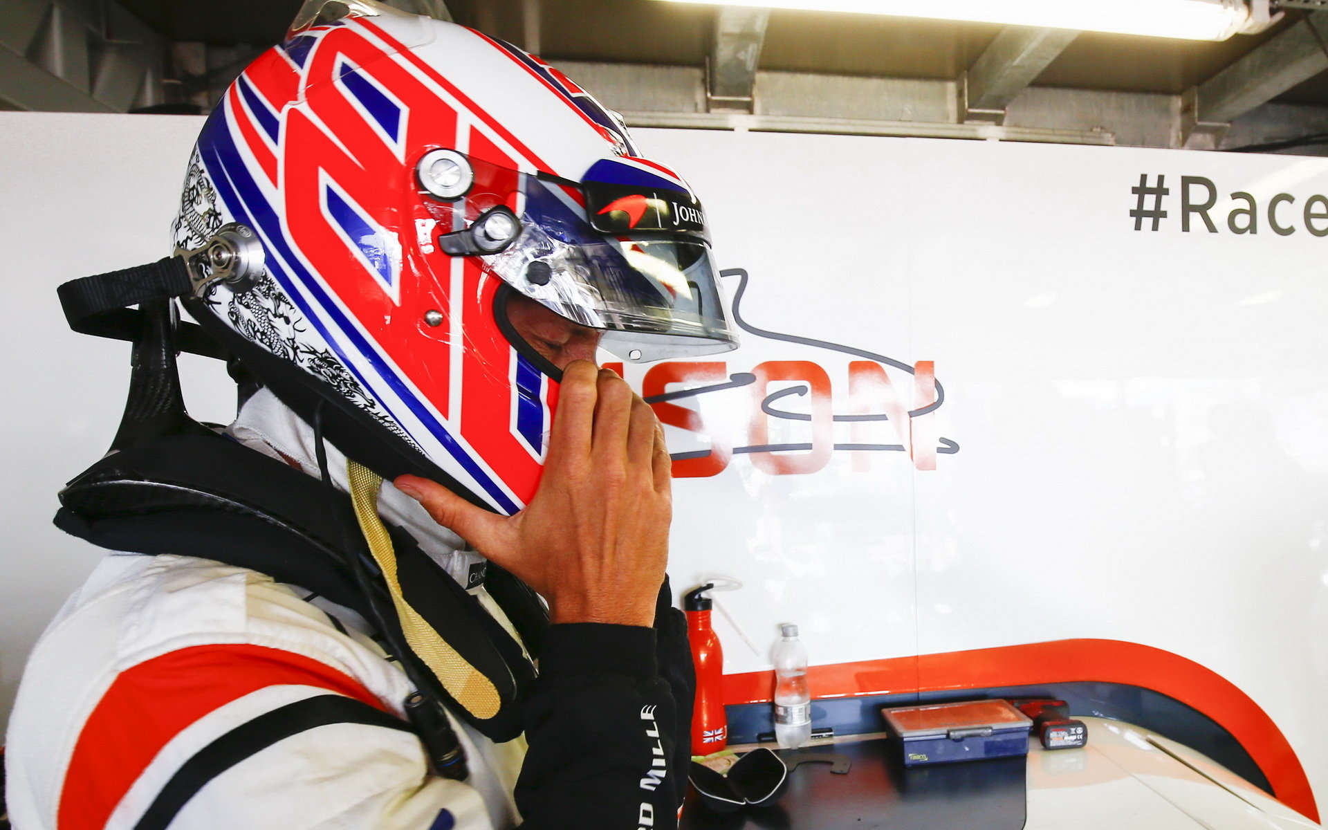 Jenson Button v kvalifikaci v Monaku