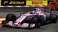 Esteban Ocon v závodě v Monaku