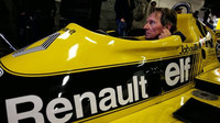 Filmovacího dne stáje Renault F1 se zúčastnili Jean Pierre Jabouille s prvním monopostem Renault F1 z roku 1978