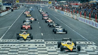 PRVNÍ ŘADA PATŘILA RENAULTU - Renault RE40 při GP Francie 1983 v Paul Ricard, Alain Prost následovaný týmovým kolegou Eddie Cheeverem