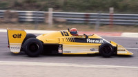 Renault RS01 při testu v Le Castellet 1977, za volantem Jean-Pierre Jabouille