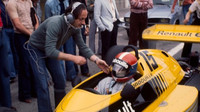 Renault RS01 při testu v Le Castellet 1977, za volantem Jean-Pierre Jabouille