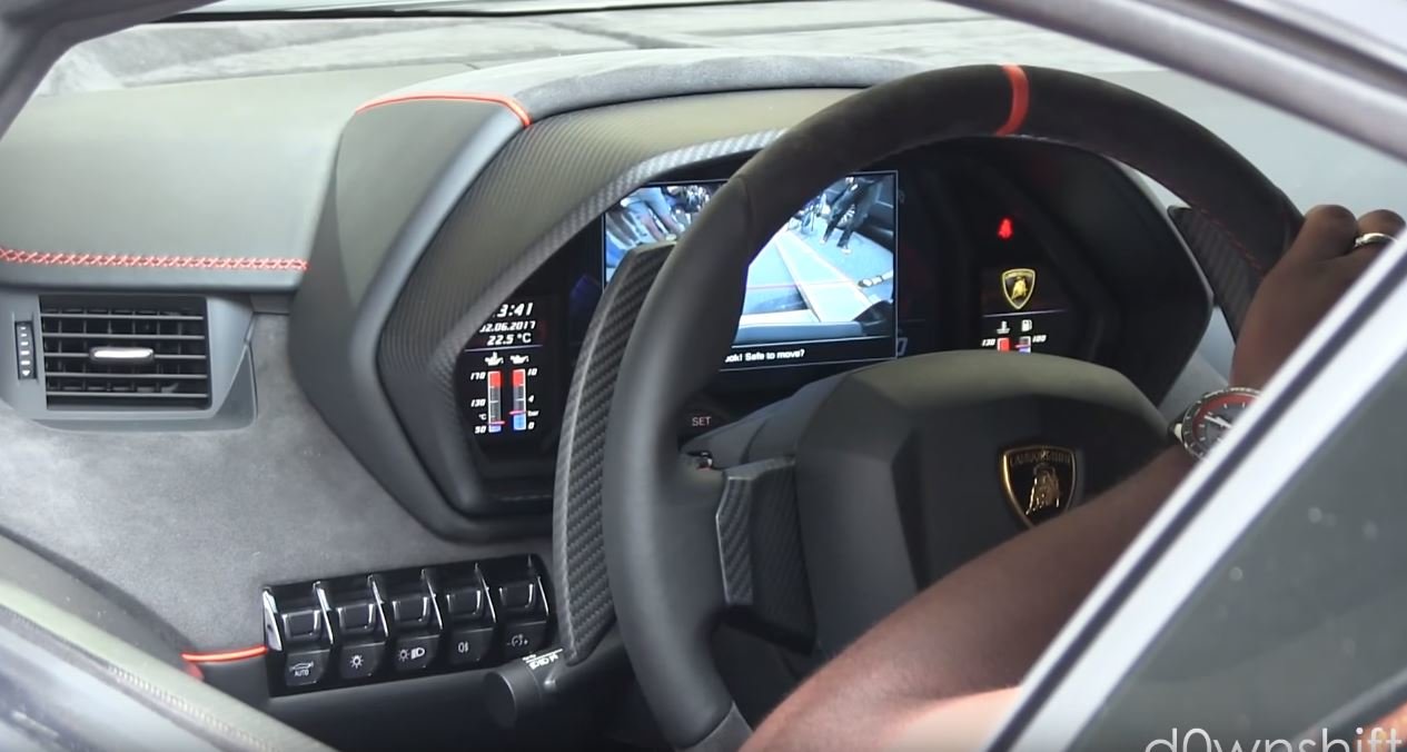 Unikátní Lamborghini Centenario způsobilo v ulicích Londýna poprask