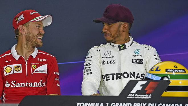 Sebastian Vettel a Lewis Hamilton na tiskovce po kvalifikaci v Kanadě