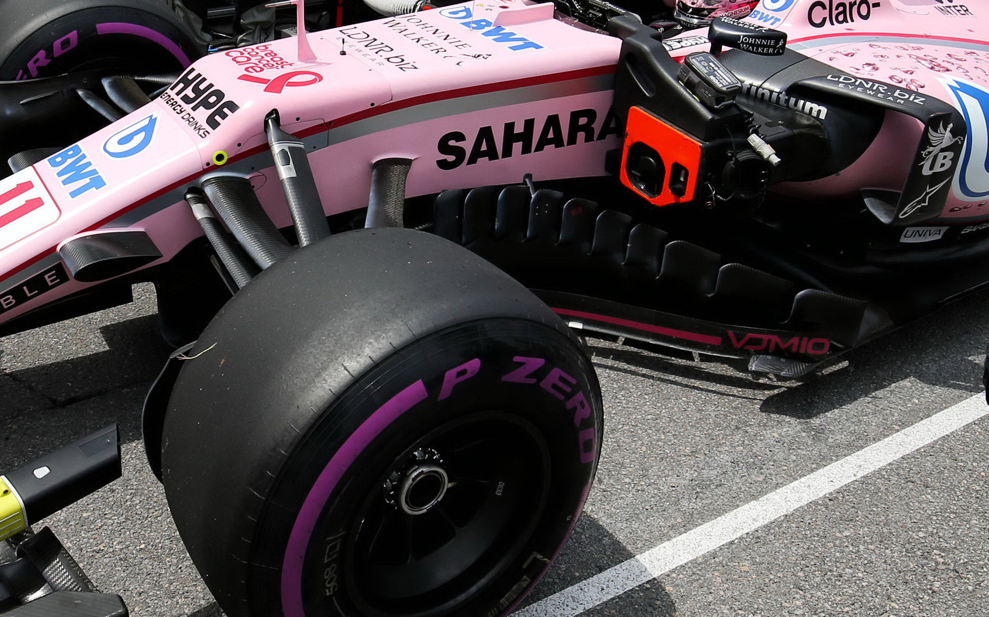 Detailní záběr na bočnice vozu Force India VJM10 - Mercedes v Kanadě