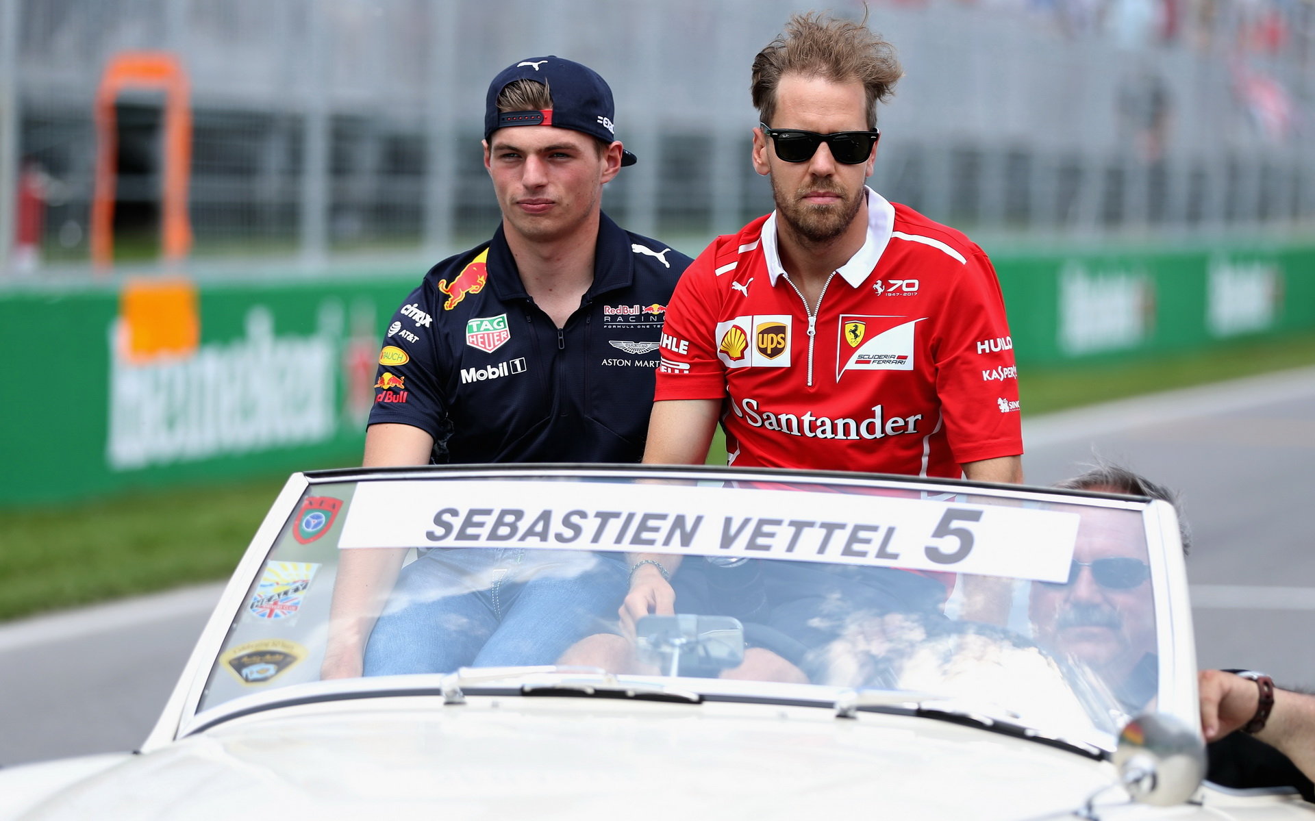 Max Verstappen si přisedl k Sebastianovi Vettelovi při prezentaci před závodem v Kanadě