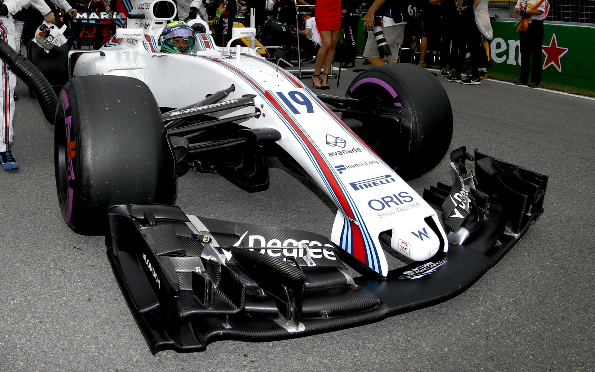 Přední křídlo vozu Williams FW38 - Mercedes před závodem v Kanadě