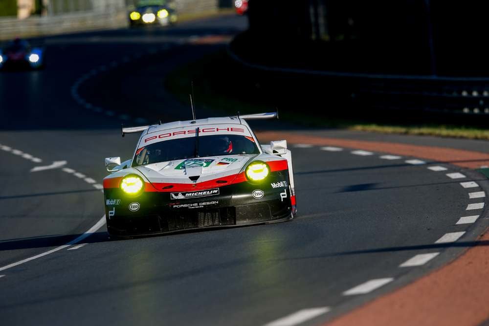 Tovární Porsche 911RSR posádky Michael Christensen, Kévin estre, Dirk Werner