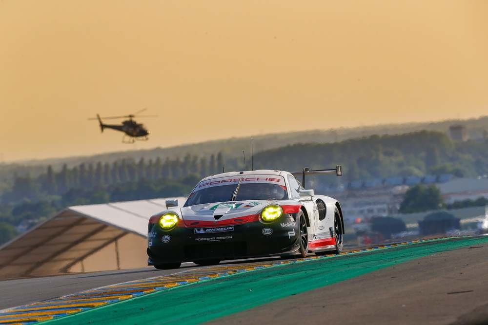 Tovární Porsche 911RSR posádky Michael Christensen, Kévin estre, Dirk Werner