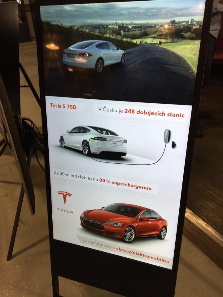 Společnost Alza.cz zahájila prodej elektromobilů Tesla