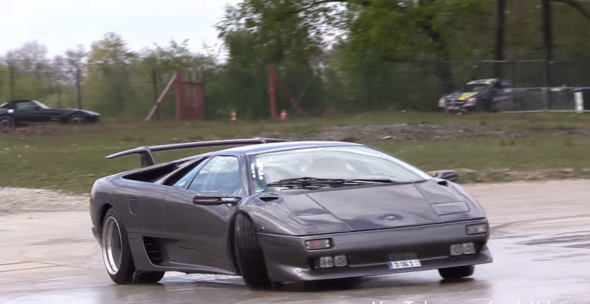 Lamborghini Diablo není stroj určený k Driftování