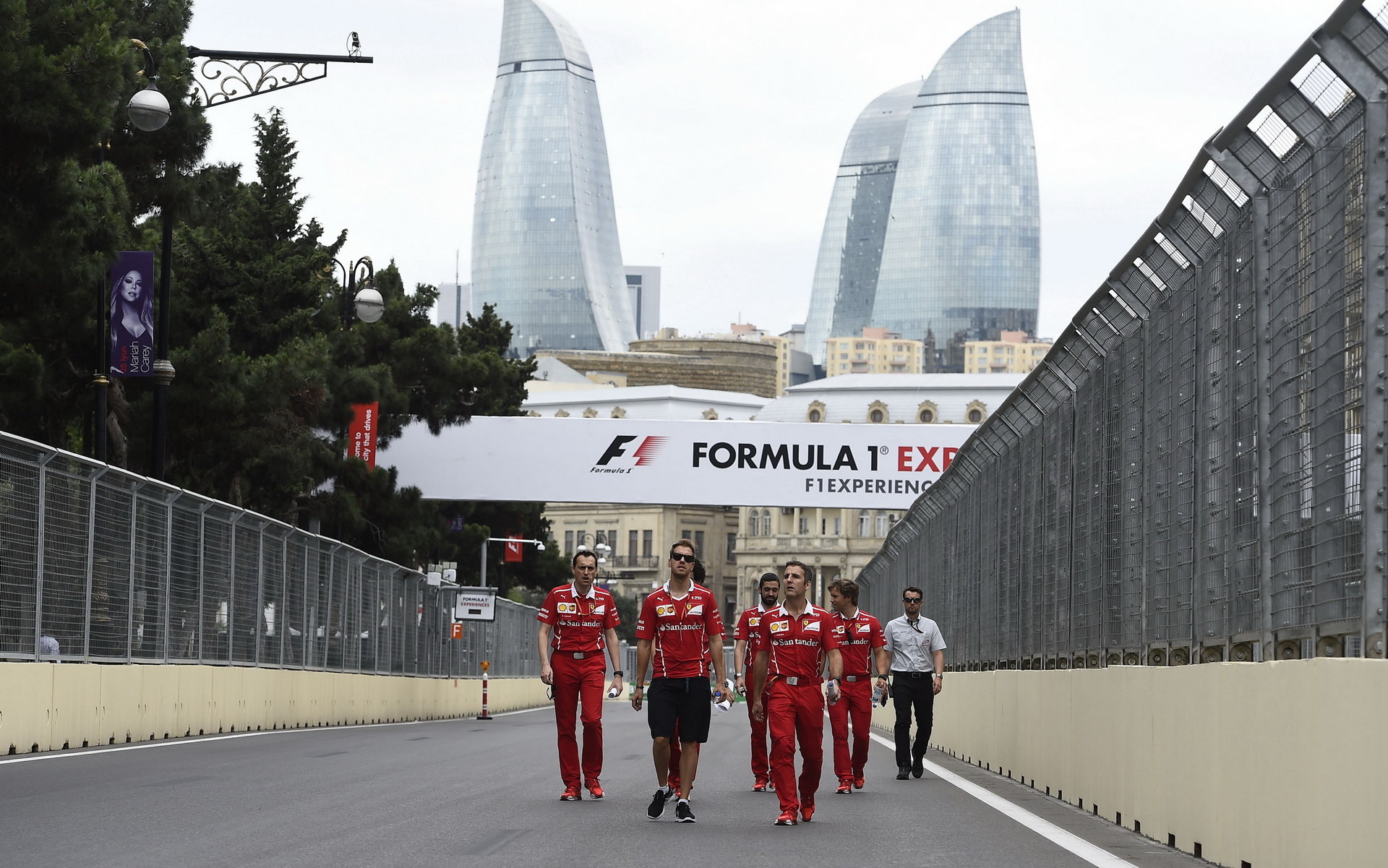 Sebastian Vettel se seznamuje s tratí v Baku