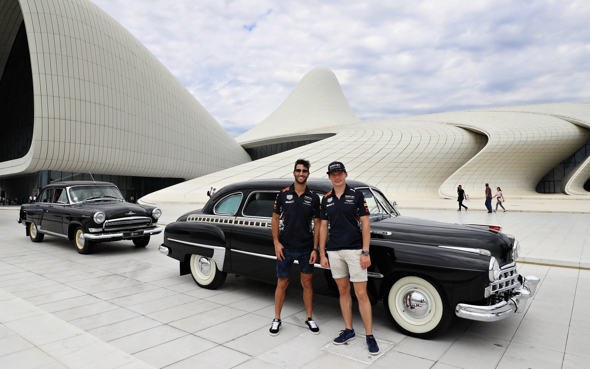 Daniel Ricciardo a Max Verstappen v Baku