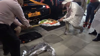 Danny Lambo se rozhodl upéct si pizzu nad výfukem svého Lamborghini