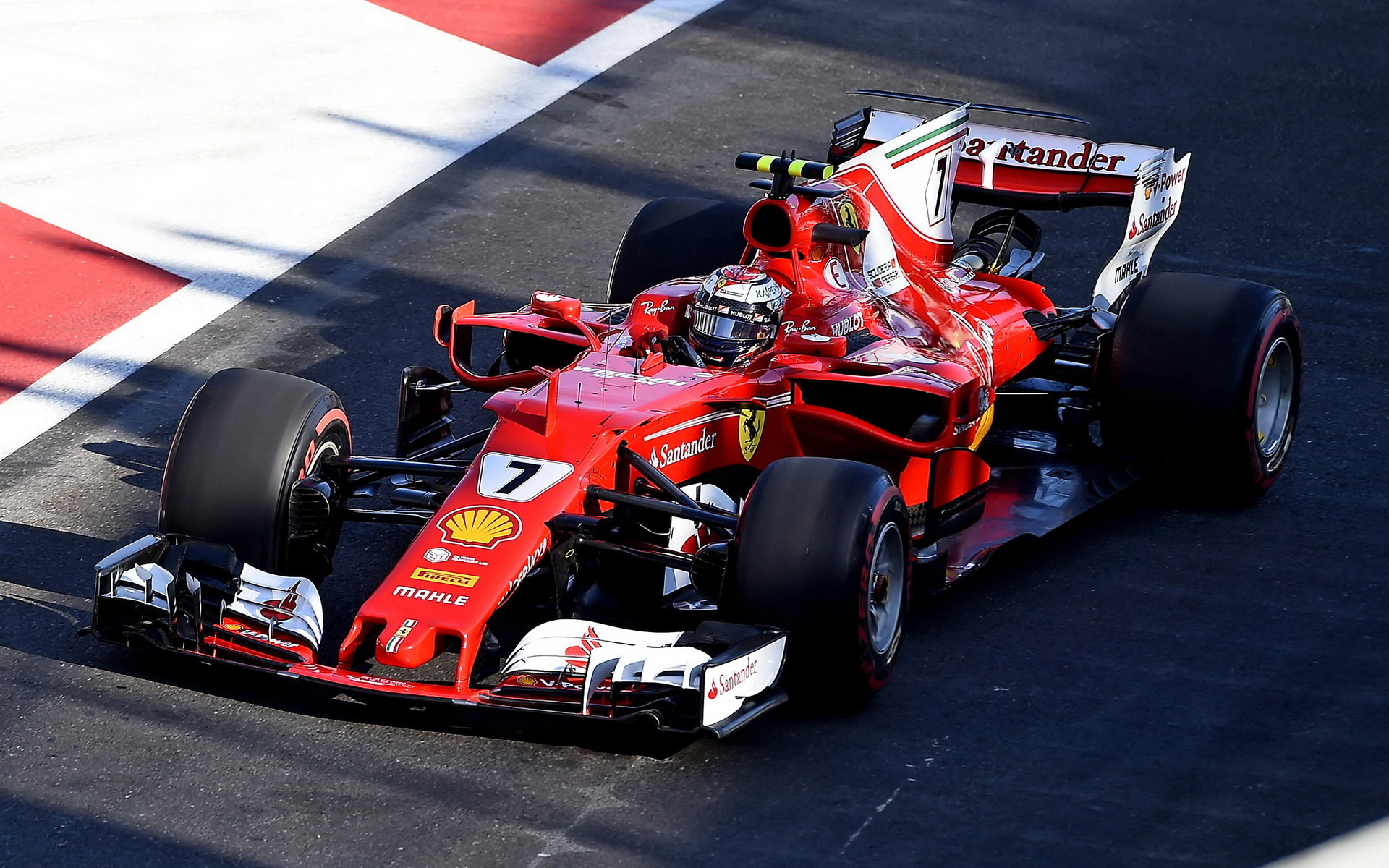 Kimi Räikkönen v kvalifikaci v Baku