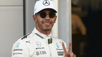 Lewise Hamiltona čeká po kvalifikaci trest poklesu o 5 míst na roštu