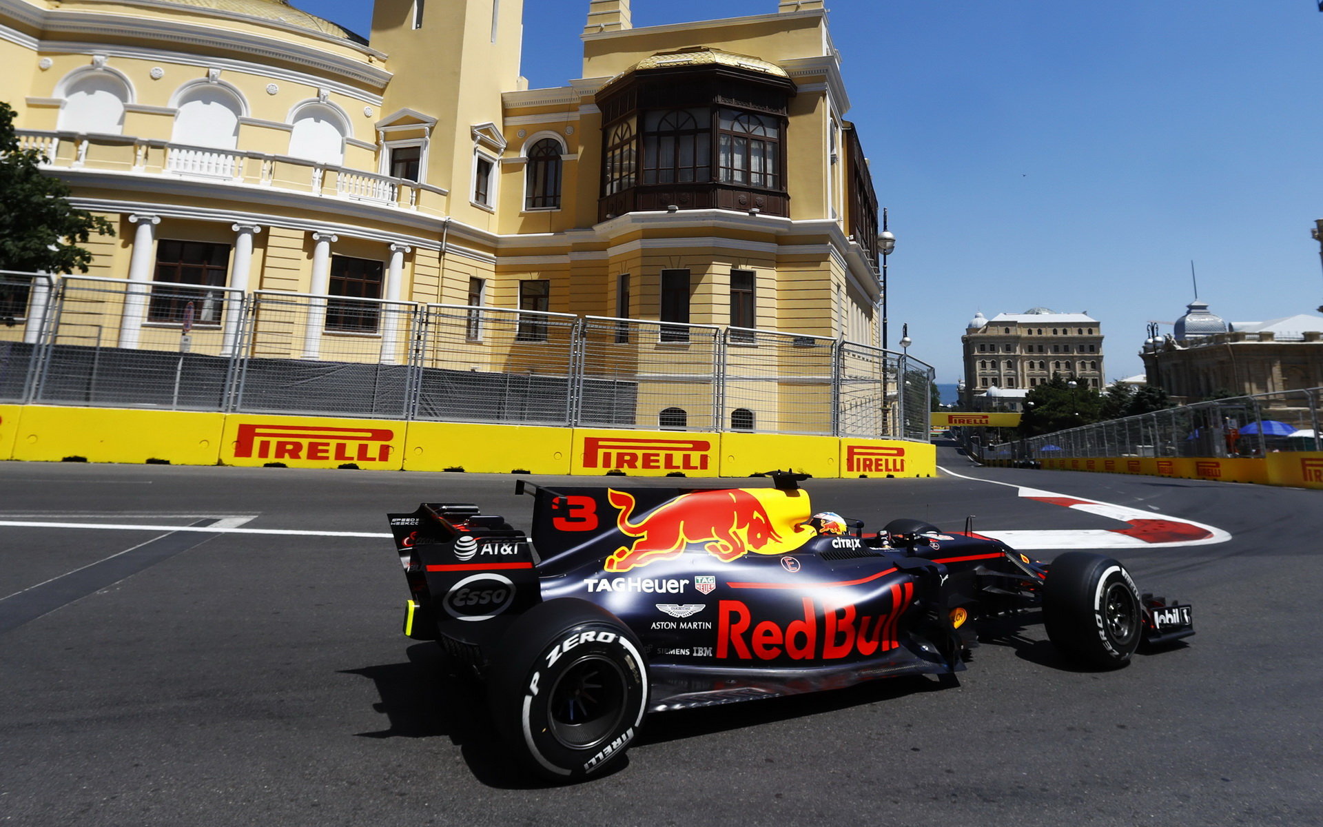 Daniel Ricciardo v kvalifikaci v Baku