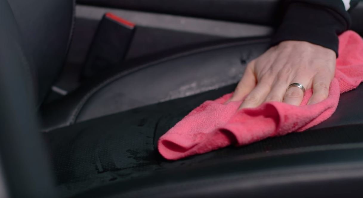 Šest rychlých rad, jak udržet interiér vozu čistý