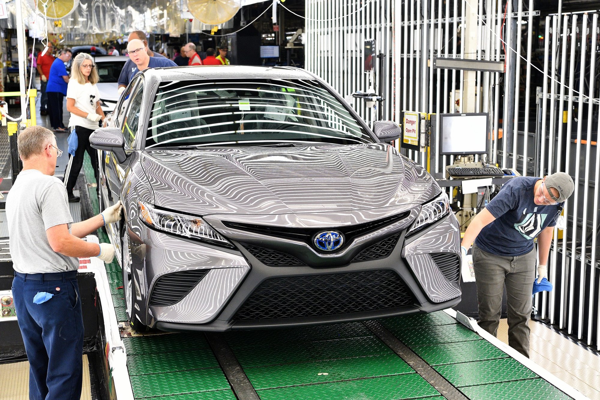 Toyota zahájila výrobu nové Camry. Vsadila na podvozkovou platformu TNGA, obdobu MQB od Volkswagenu